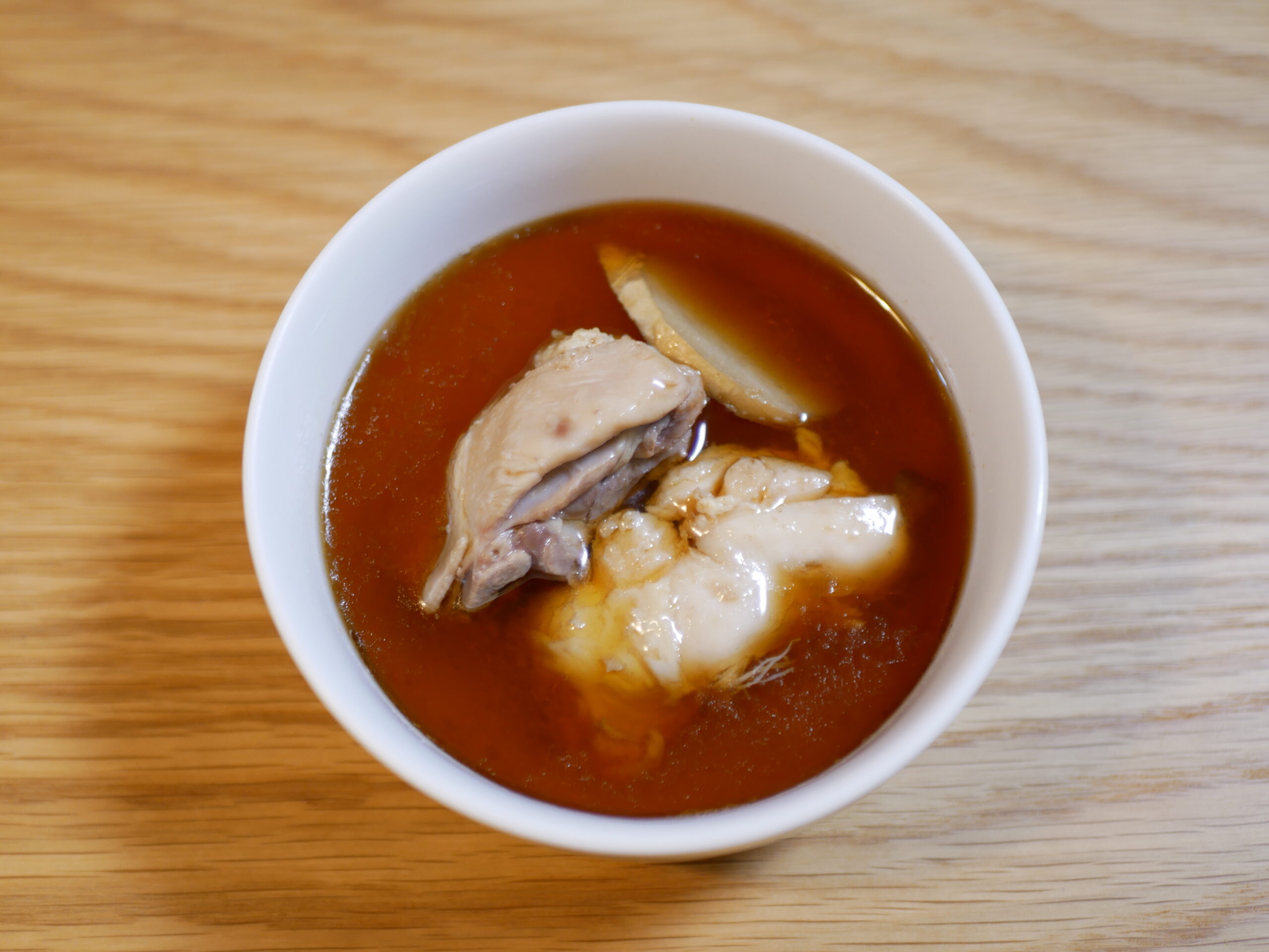 プロが教える台湾薬膳料理 米酒2本をまるまる使用した薬膳スープ 麻油雞 マーヨージー の作り方 Otomap合同会社 台湾食品輸入商社